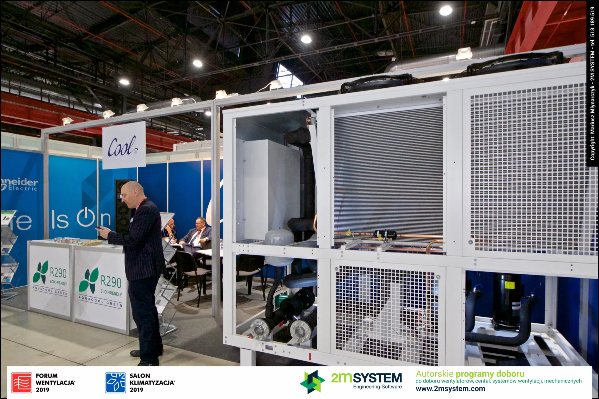 Cool stand with an open-panel air-cooled chiller and R290 Aquacool Green counters at Forum Wentylacja 2019
