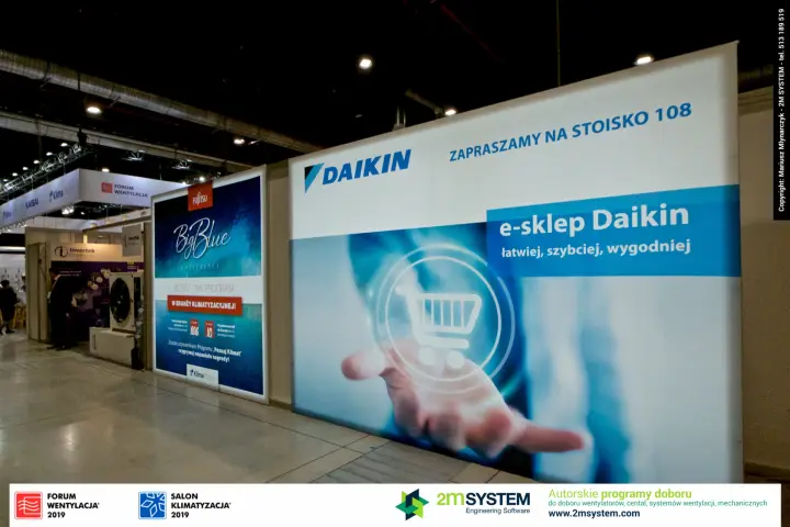 Daikin e-shop wall inviting visitors to stand 108, beside a Fujitsu Big Blue board at Forum Wentylacja 2019