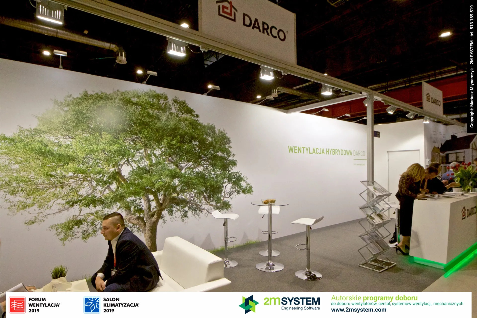 Darco stand with tree mural and "Wentylacja Hybrydowa Darco" slogan at Forum Wentylacja 2019