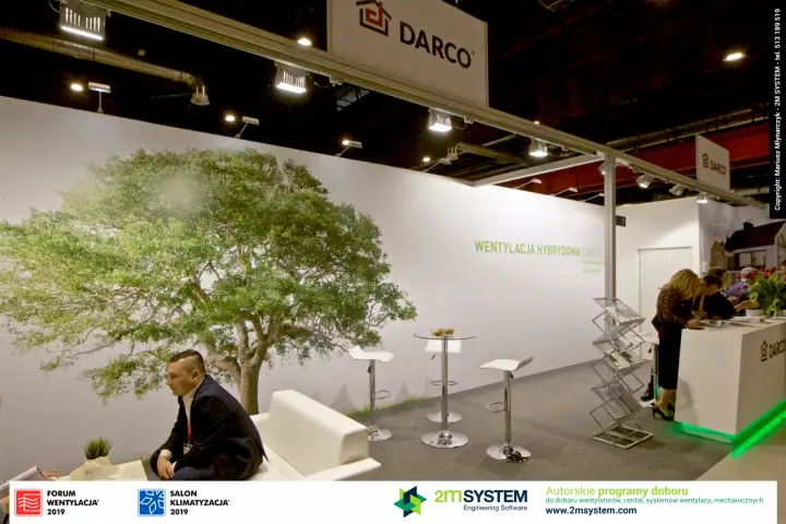 Darco stand with tree mural and "Wentylacja Hybrydowa Darco" slogan at Forum Wentylacja 2019