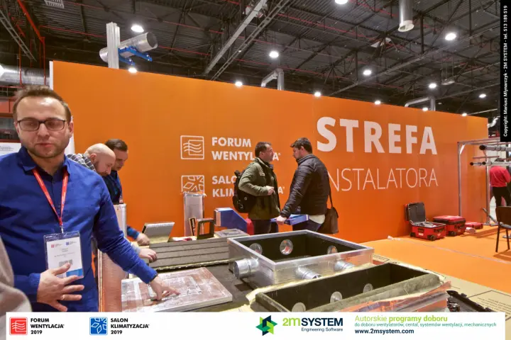 Duct board fabrication demonstration in the Strefa Instalatora zone