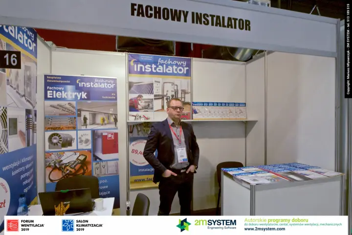 Fachowy Instalator magazine stand 16 with roll-up banners