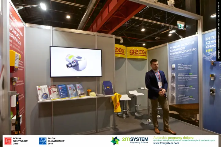Gazex detector rendering on screen above the brochure shelf at Forum Wentylacja 2019