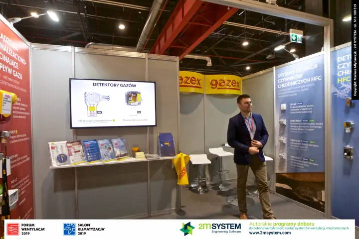 Gazex stand with screen showing "DETEKTORY GAZÓW" and HFC detection panel at Forum Wentylacja 2019