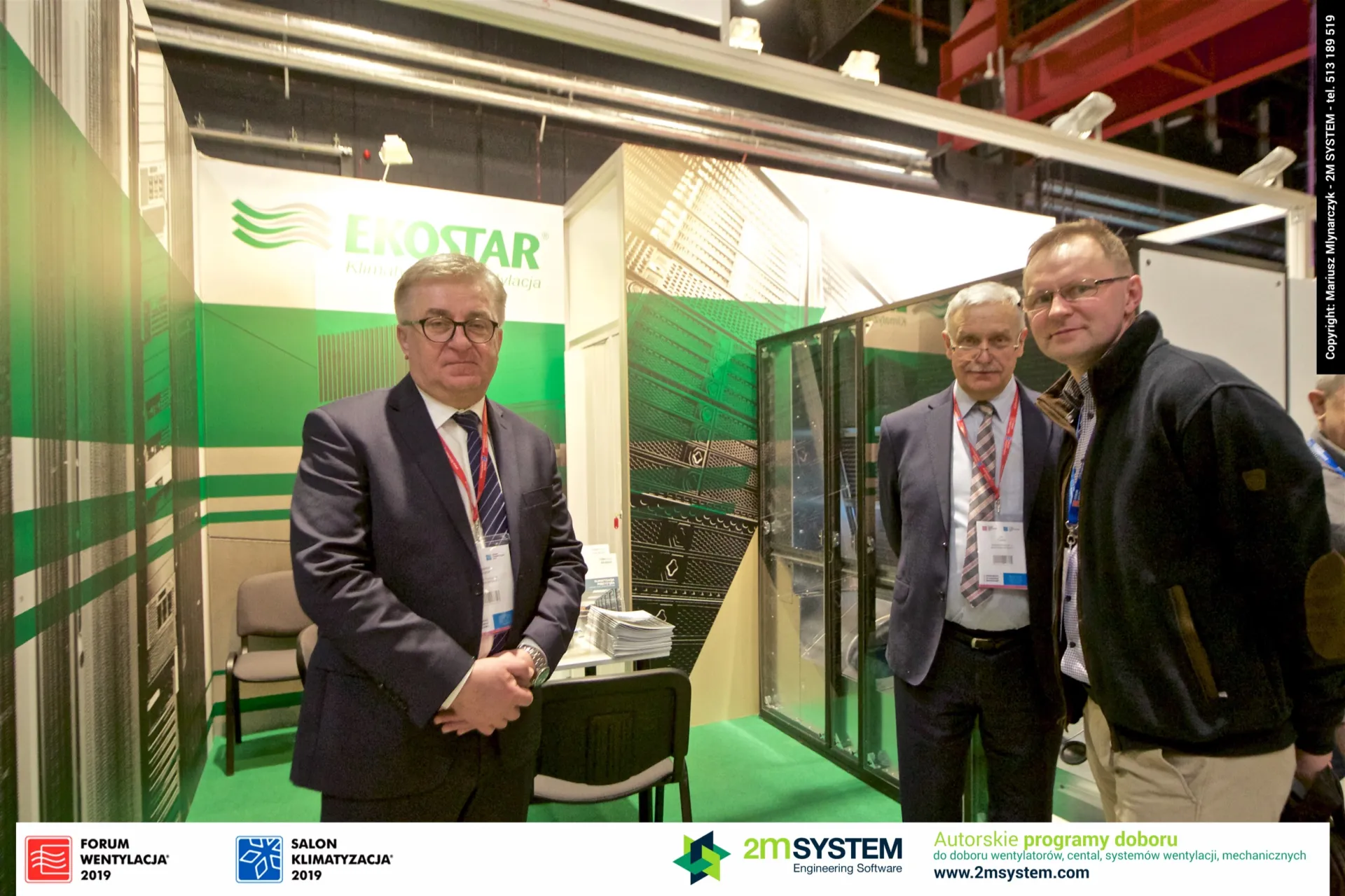 Group portrait at Ekostar with green striped stand walls at Forum Wentylacja 2019