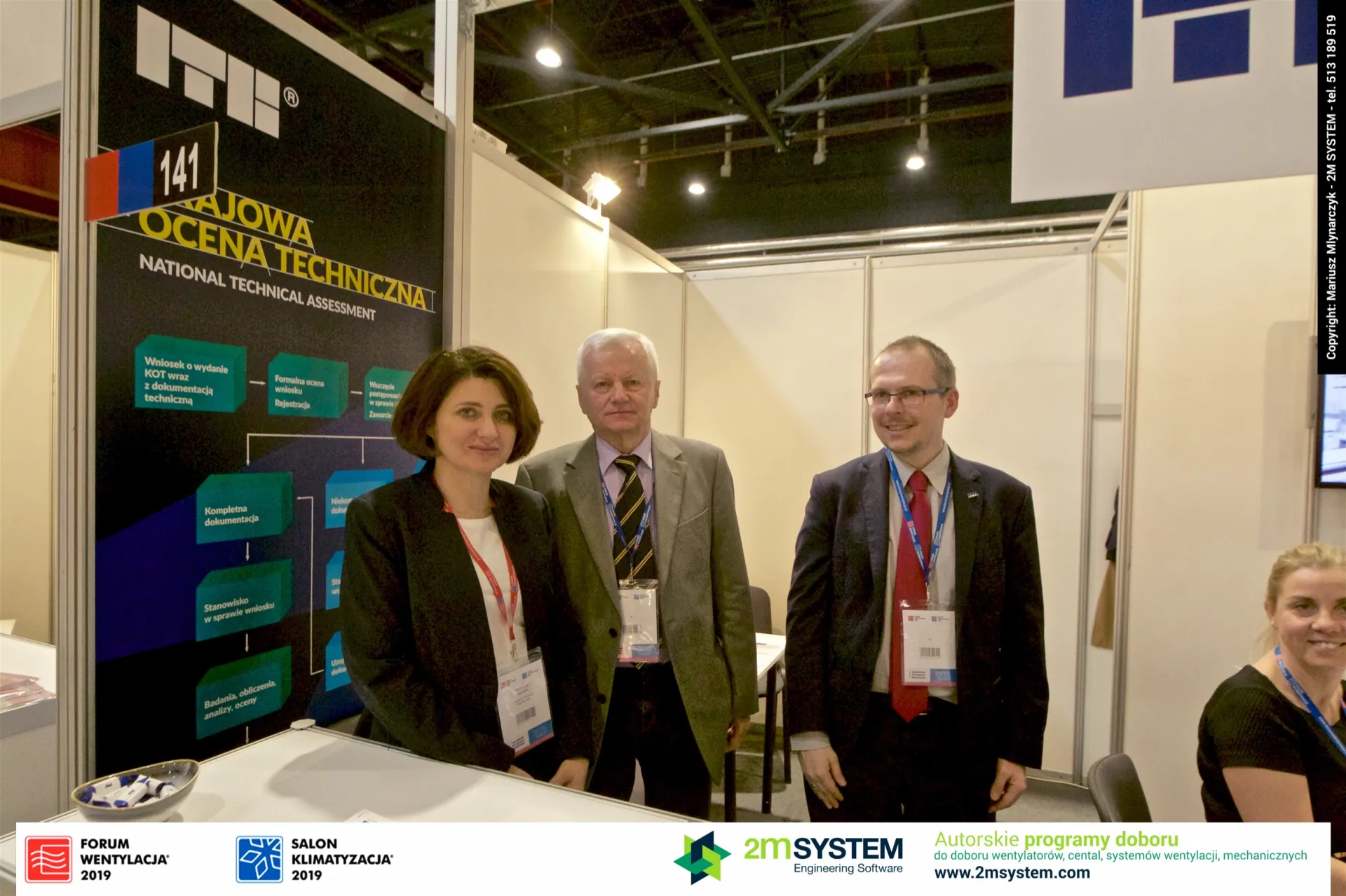 Group portrait at the ITB booth in front of the KOT procedure chart at Forum Wentylacja 2019