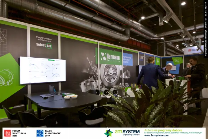 Harmann meeting table with selectAIR fan selection software on screen at Forum Wentylacja 2019