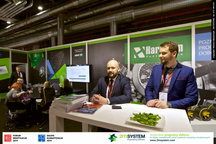 Harmann staff at the reception counter with catalogues at Forum Wentylacja 2019