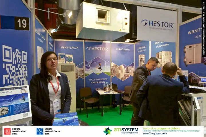 Hestor stand with suspended ventilation unit and blue product panels at Forum Wentylacja 2019
