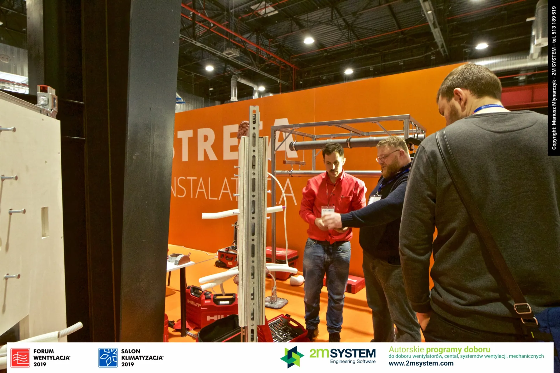 Hilti installation demo in the orange Strefa Instalatora zone at Forum Wentylacja 2019