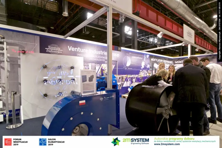 Holographic fan display and blue centrifugal fan at Venture Industries at Forum Wentylacja 2019