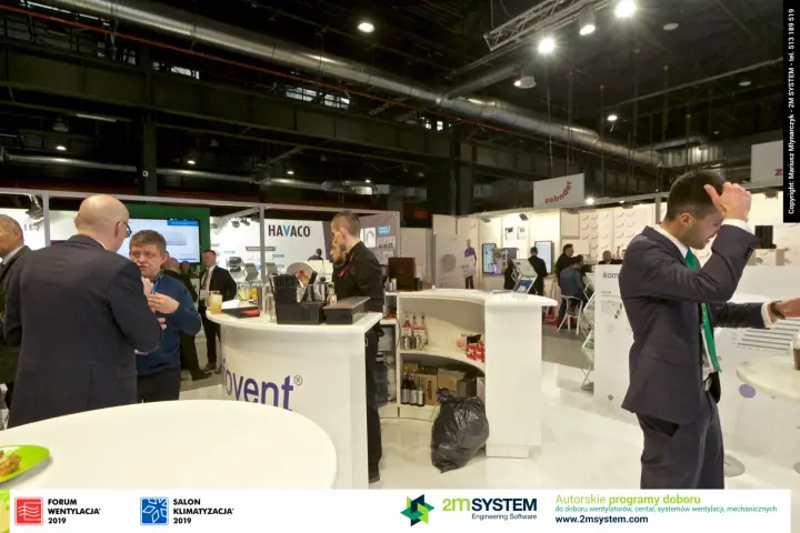 Komfovent stand bar counter with visitors in conversation