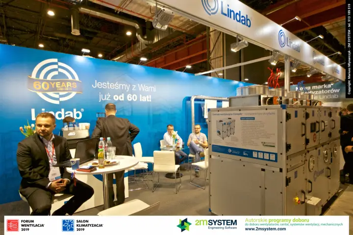Lindab CompAir plug-and-play air handling unit beside the stand lounge at Forum Wentylacja 2019