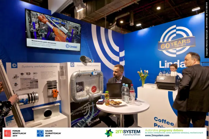 Lindab fire ventilation and airflow measurement displays near the Coffee Point at Forum Wentylacja 2019