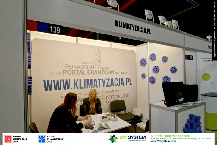 Meeting table under the Klimatyzacja.pl fascia at stand 139