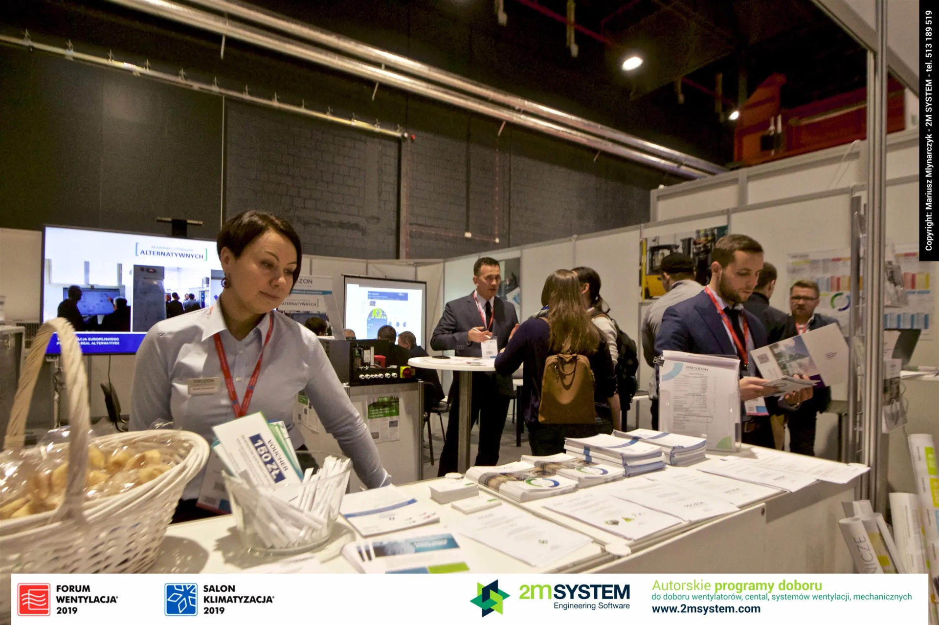 Prozon desk with leaflets and an alternatives slide on screen at Forum Wentylacja 2019