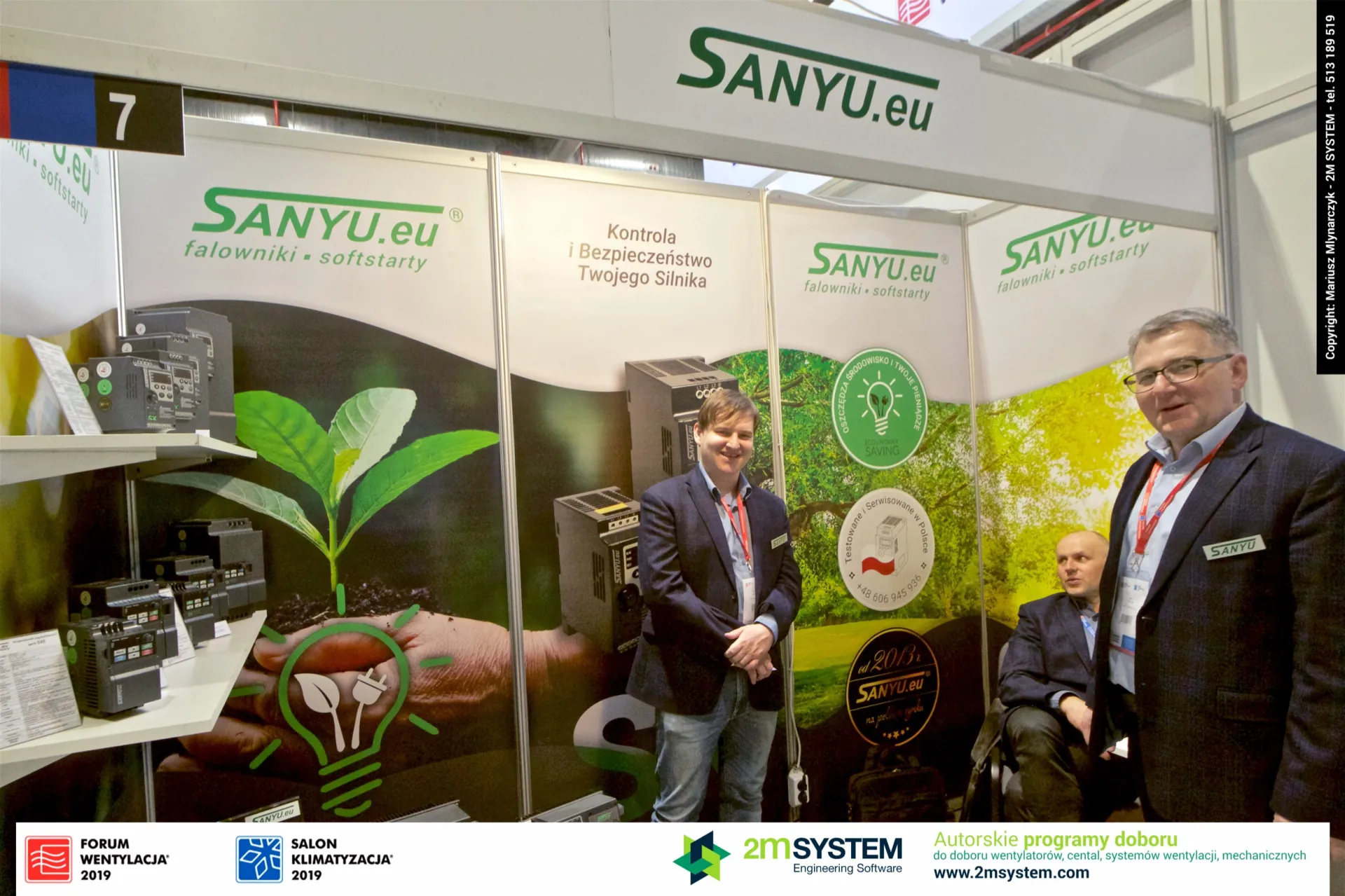 Sanyu.eu staff in front of the motor control and safety backdrop at Forum Wentylacja 2019