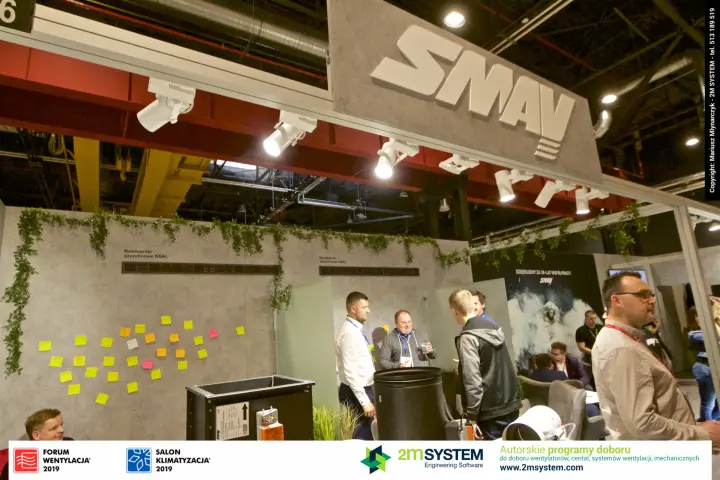 SMAY stand with NSAL slot diffusers and a wall of visitor notes at Forum Wentylacja 2019