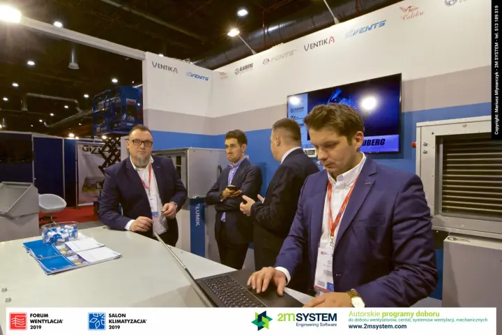 Staff working at the Vents air handling unit counter at Forum Wentylacja 2019