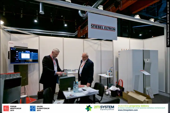 Stiebel Eltron shell-scheme stand with integrated indoor units at Forum Wentylacja 2019
