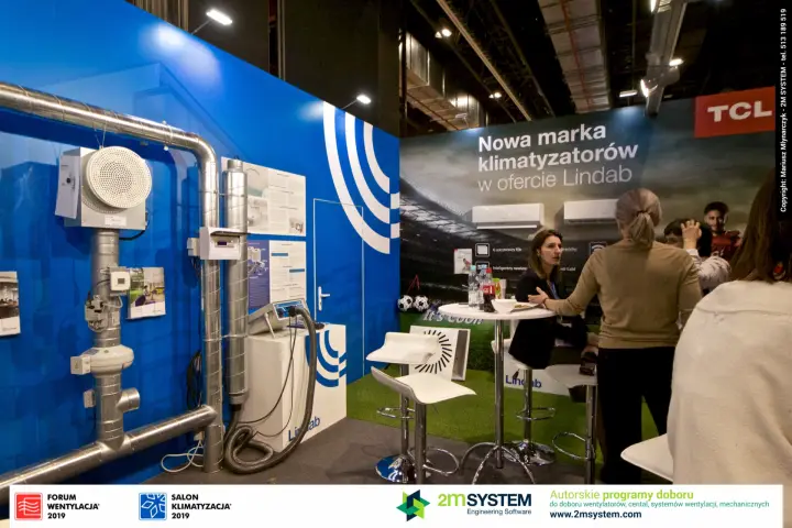TCL air-conditioner zone with artificial grass on the Lindab stand at Forum Wentylacja 2019