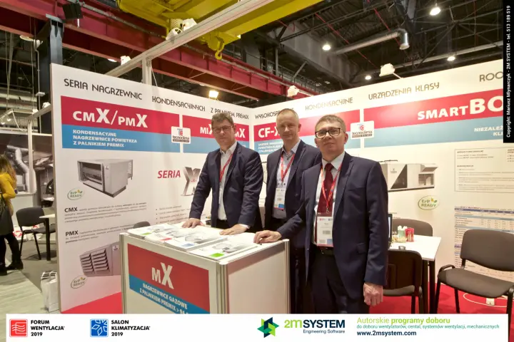 Tecnoclima team at the mX counter with cmX/pmX condensing heater wall