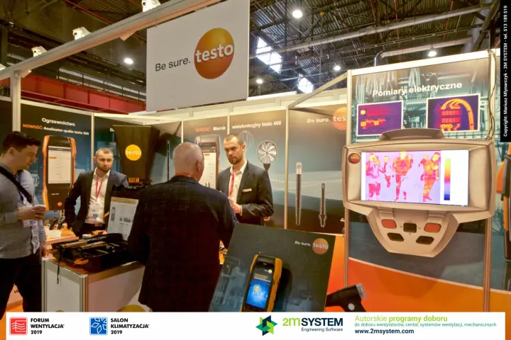 Thermal image of visitors on Testo's oversized camera display at Forum Wentylacja 2019