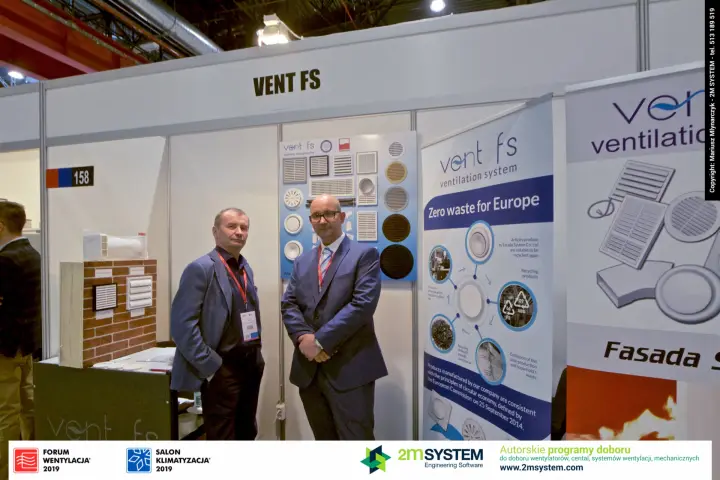 Vent FS stand 158 with plastic ventilation grilles and recycling roll-up