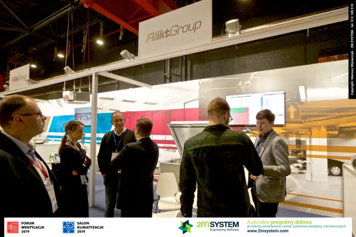 Visitors in conversation at the Fläkt Group stand