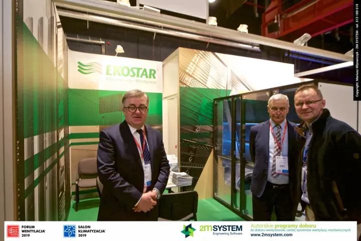 Visitors at the Ekostar stand beside a glass-sided unit at Forum Wentylacja 2019