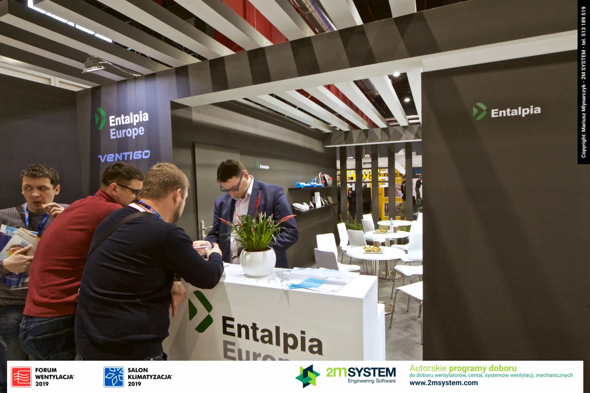 Visitors at the Entalpia Europe reception counter with Ventigo branding at Forum Wentylacja 2019