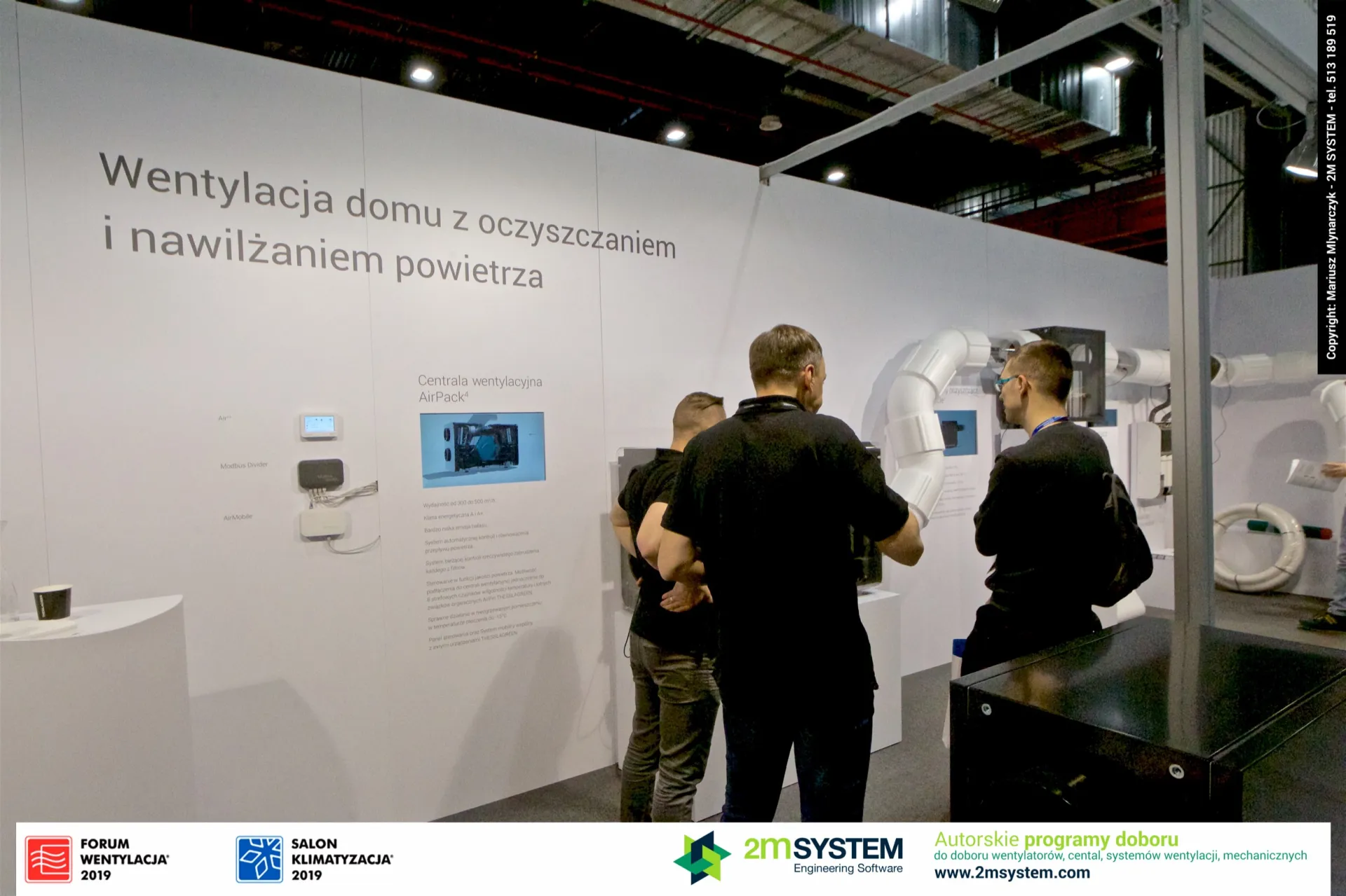 Visitors at the Thesslagreen wall presenting the AirPack4 ventilation unit at Forum Wentylacja 2019