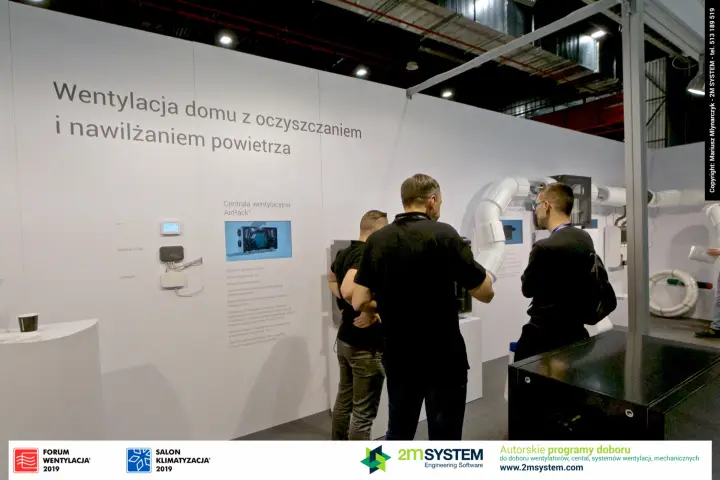 Visitors at the Thesslagreen wall presenting the AirPack4 ventilation unit at Forum Wentylacja 2019