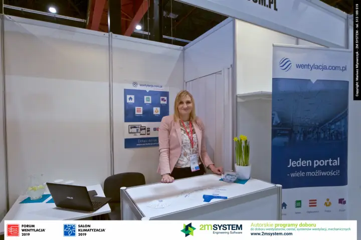 Wentylacja.com.pl industry portal stand with roll-up banner