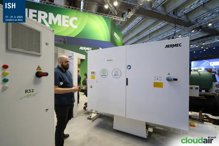 Aermec R1234ze inverter unit for 80°C hot water beside an R32 model at ISH 2025