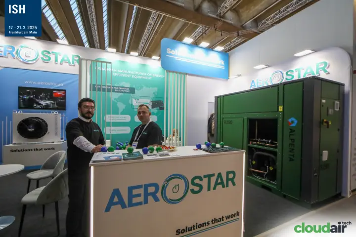 Aerostar staff at the counter beside a green R290 Alpenta unit at ISH 2025