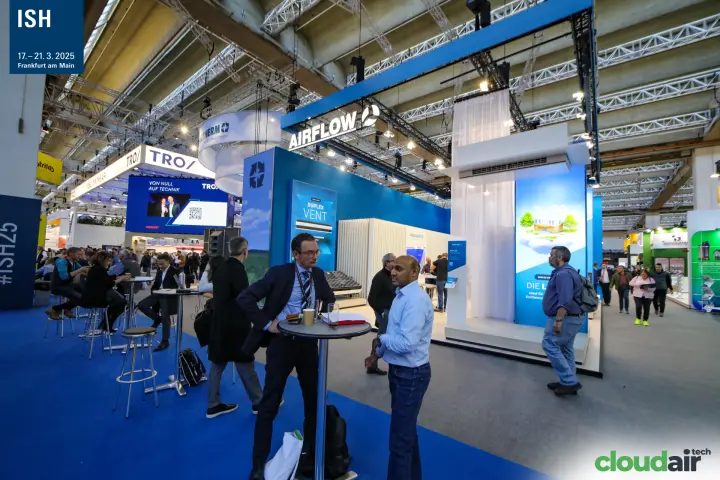 Airflow stand with Duplex Vent display seen from a busy aisle at ISH 2025