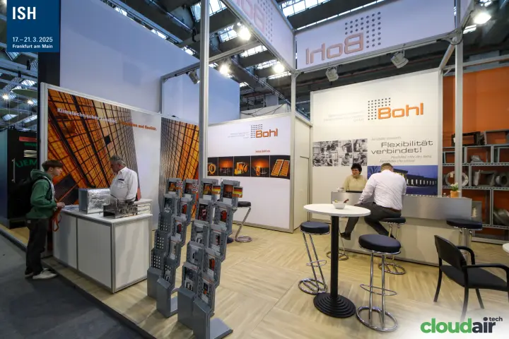 Bohl stand with brochure racks and the slogan Flexibilität verbindet! at ISH 2025