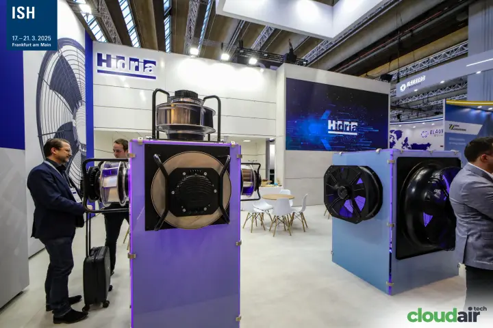 Centrifugal and axial EC fans mounted on Hidria display cabinets