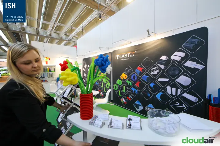 Corrugated pipe flower bouquet on the Tplast reception counter