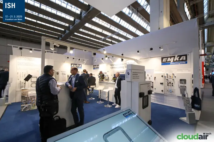 EMKA Beschlagteile stand with latch-hinge and HVACR window display