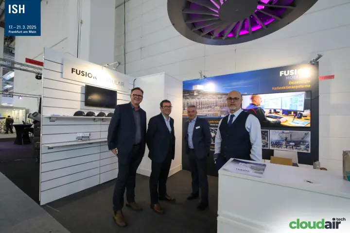 Fusion Modulair team group photo under a purple-lit diffuser