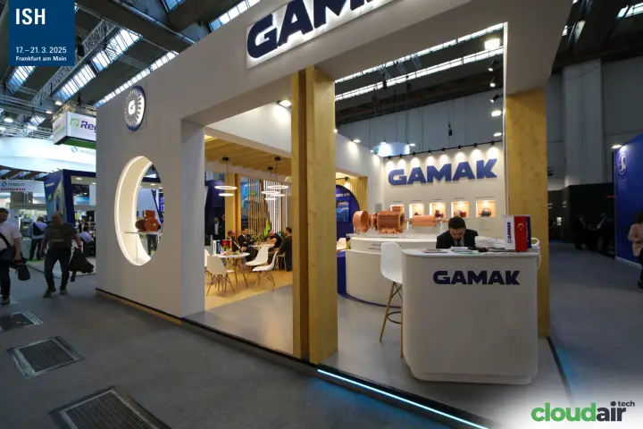 Gamak stand with wooden columns and electric motors on a round plinth