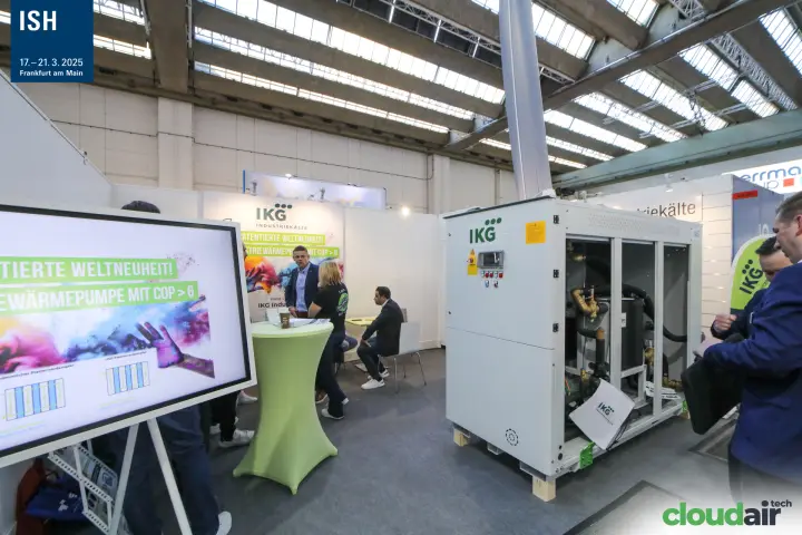IKG industrial heat pump with open panels and COP > 6 message at ISH 2025