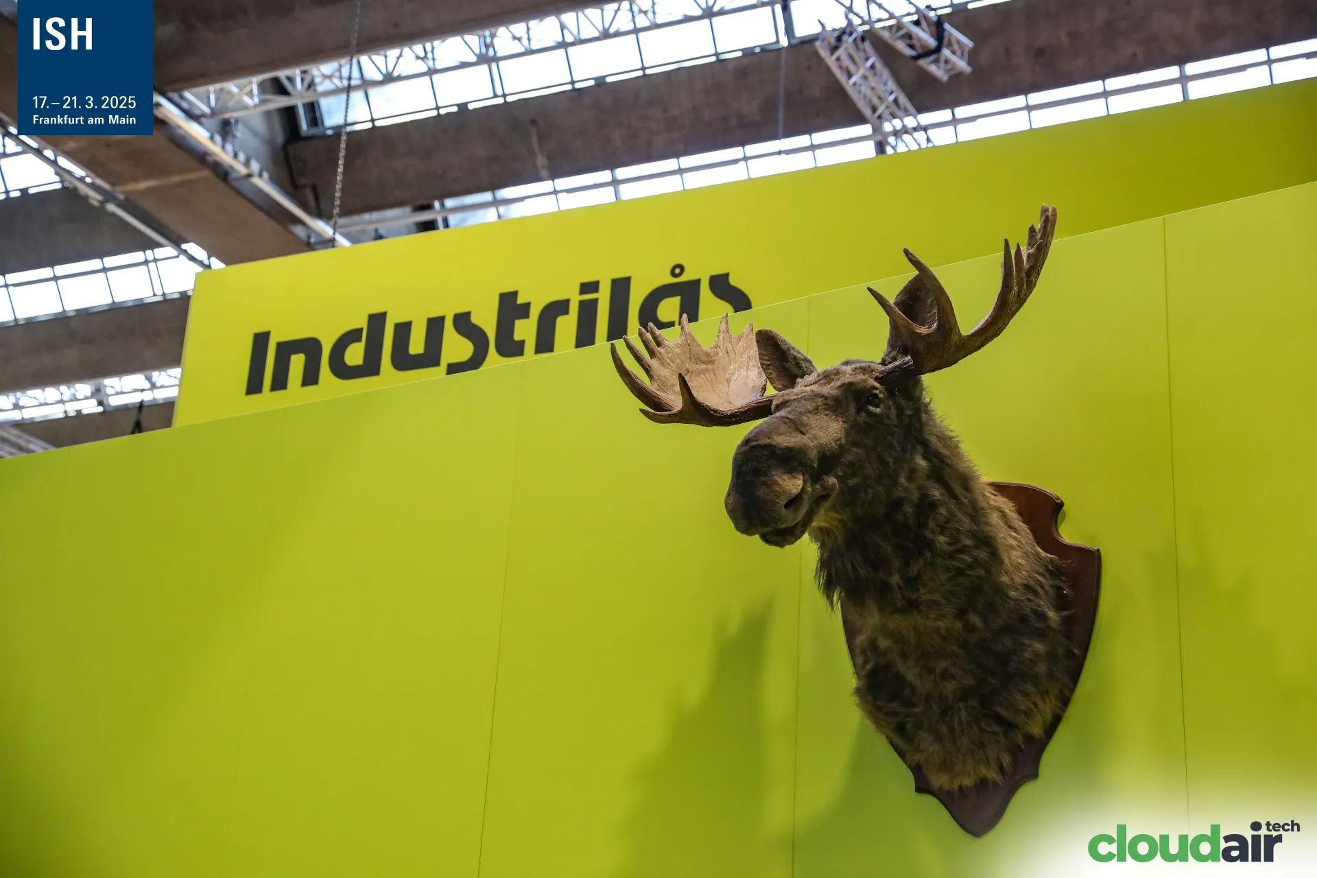 Industrilås lime-green stand wall with mounted moose head at ISH 2025