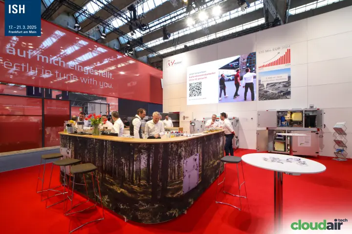 IV Produkt bar and open unit showing its refrigeration circuit at ISH 2025