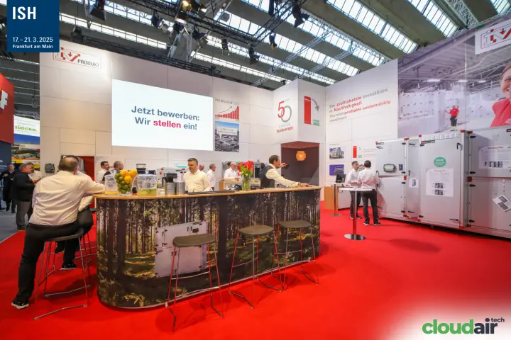 IV Produkt bar with a recruitment message on the big screen