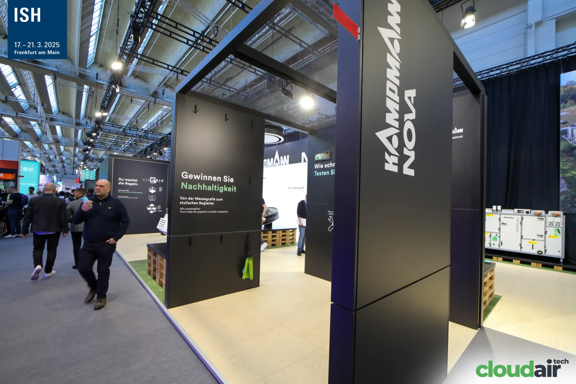 Kampmann NOVA pillar and "Gewinnen Sie Nachhaltigkeit" wall at ISH 2025