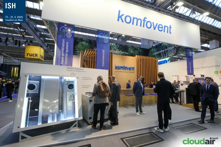 Komfovent stand with an illuminated VERSO Standard compact AHU display at ISH 2025
