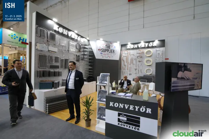 Konveyör stand with wire-grid walls of evaporators and condensers